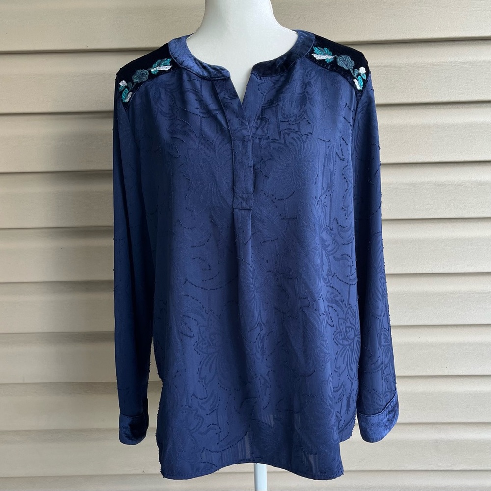 •Chico's• Popover Blouse with Embroidered Floral Velvet Detail - Size 12